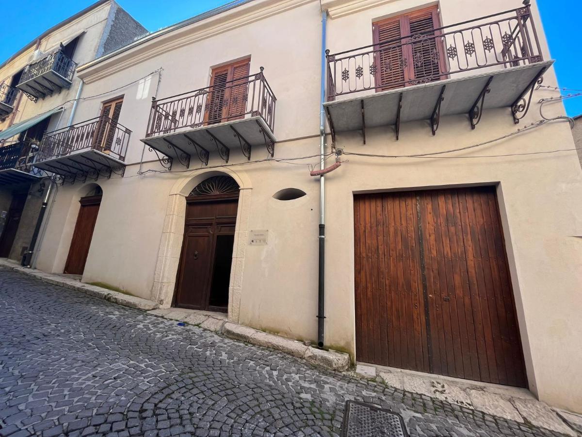 科莱奥内Palazzo Triolo - Dimora Di Charme住宿加早餐旅馆 外观 照片